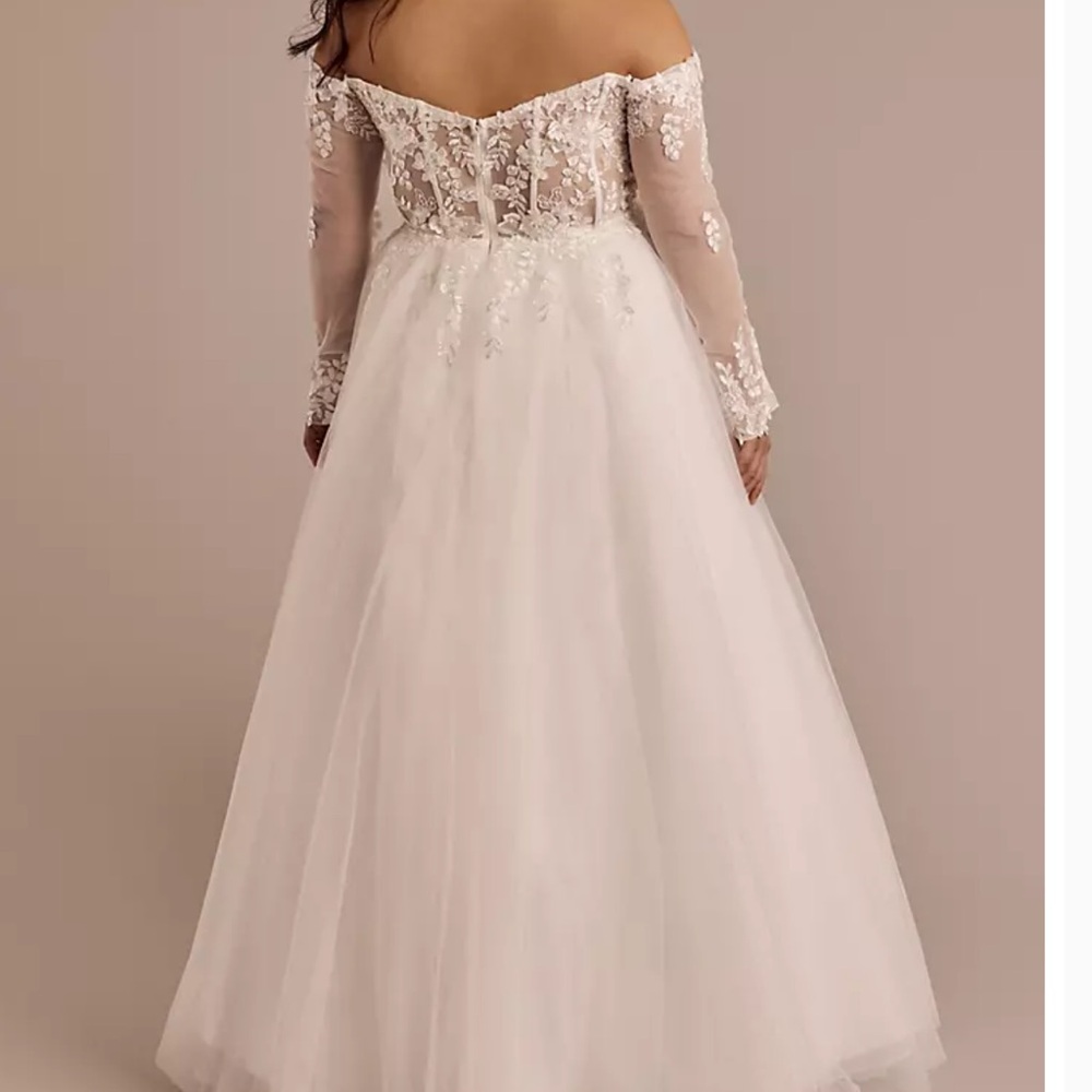 David's Bridal Ivory Off-Shoulder Lace Gown - Picture 2 of 4